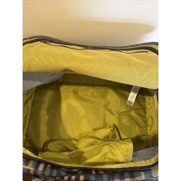 NEW Patagonia Black Hole 40L Duffel Bag Backpack Nouveau Green Packable Ripstop - Picture 9 of 16